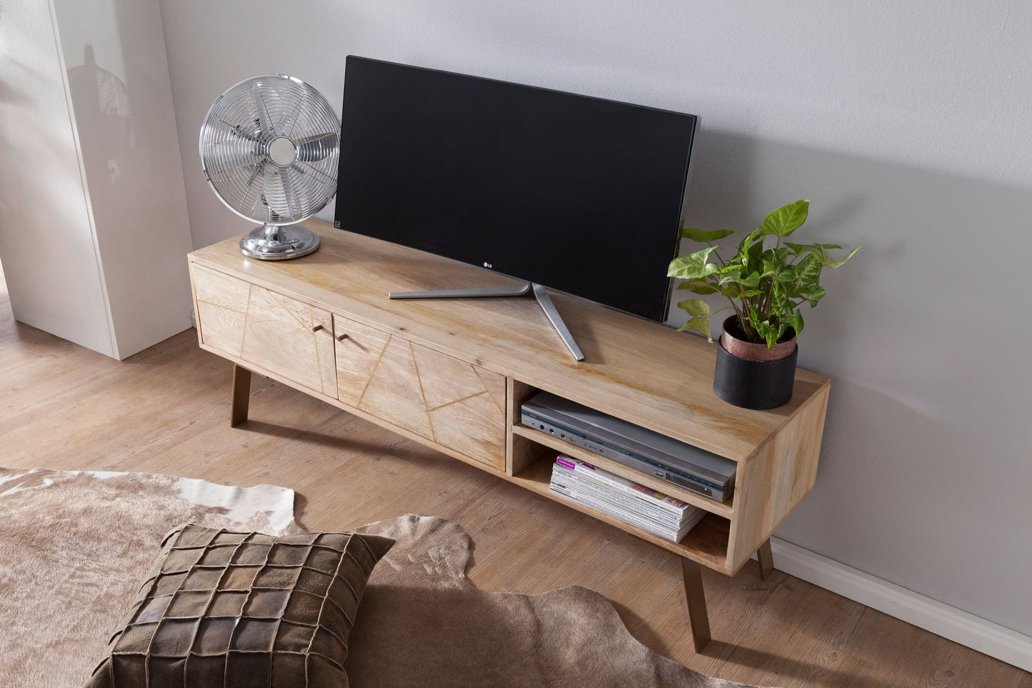 HiFi Lowboard SIKAR Mango Massivholz Landhaus TV Kommode 145 mal 47 mal 35cm Fernsehschrank Unterschrank mit 2 Tueren Fernsehtisch Ablagefach Fernsehkommode TV Moebel TV Board Wohnzimmer