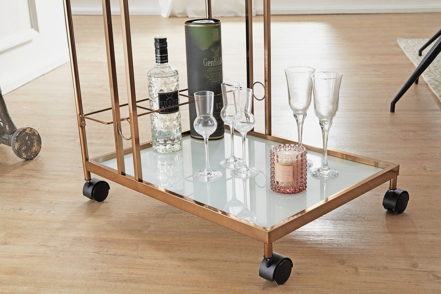 Design Servierwagen Gold 67 mal 80 mal 45 cm Mobiler Beistelltisch Speisewagen mit Glasplatte Kuechenwagen Milchglas Teewagen Mini Bar auf Rollen