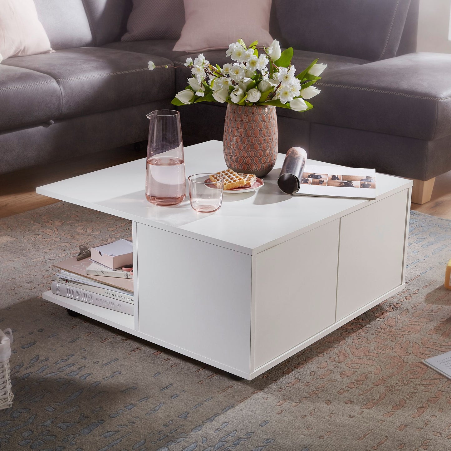 Design Couchtisch 70 mal 70 cm Weiss Wohnzimmertisch mit 2 Schubladen Sofatisch mit Rollen Tisch mit 2 Faechern