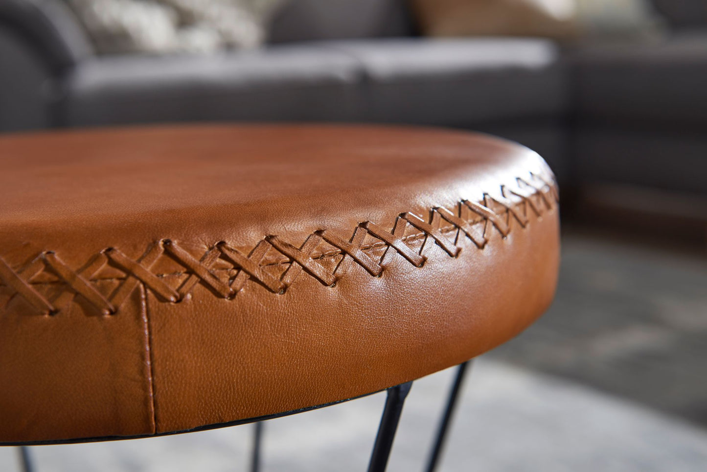 Sitzhocker Echtleder Metall 35 mal 48 mal 35 cm Design Hocker Rund Dekohocker mit Leder Bezug Moderner Lederhocker Braun Gepolstert