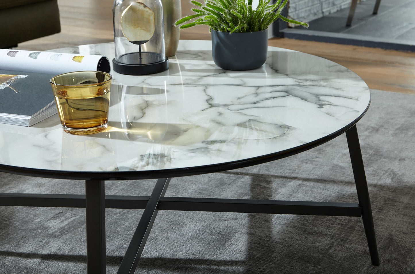 Couchtisch Rund 88 mal 37 mal 88 cm mit Marmor Optik Weiss Wohnzimmertisch mit Metall Beine Schwarz Moderner Dekotisch