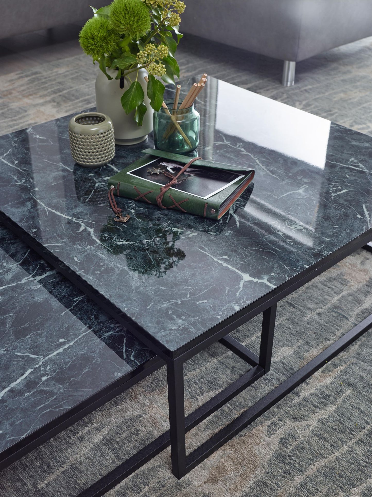 Design Couchtisch 2er Set Schwarz Marmor Optik Eckig Couchtische 2 teilig Tischgestell Metall Edle Wohnzimmertische Moderne Satztische