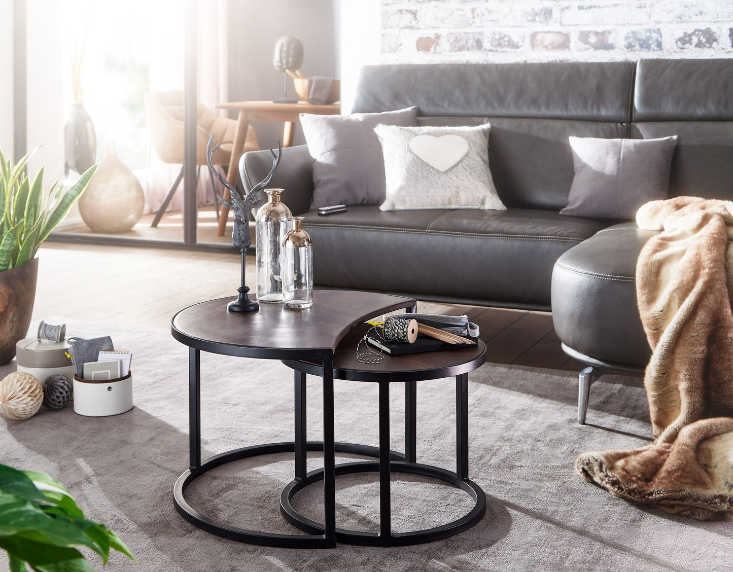 Couchtisch 2er Set Mango Massivholz Metall Wohnzimmertisch Rund Industrial Beistelltisch mit Metallbeine Schwarz Tischset 2 teilig Satztisch Holz