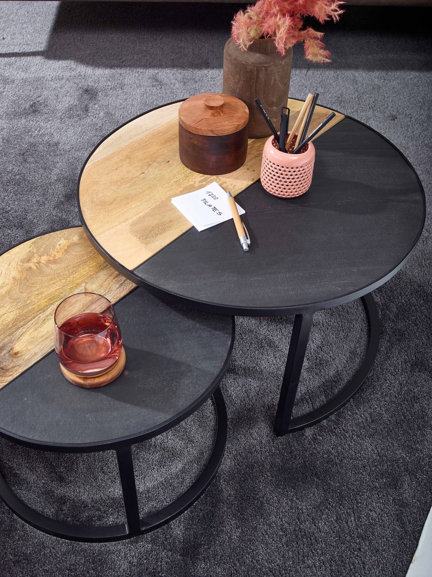 Couchtisch 2er Set Mango Massivholz Stein Optik Sofatisch Rund Modern Design Beistelltisch 2 teilig Runde Wohnzimmertische Holztisch Satztische Metall