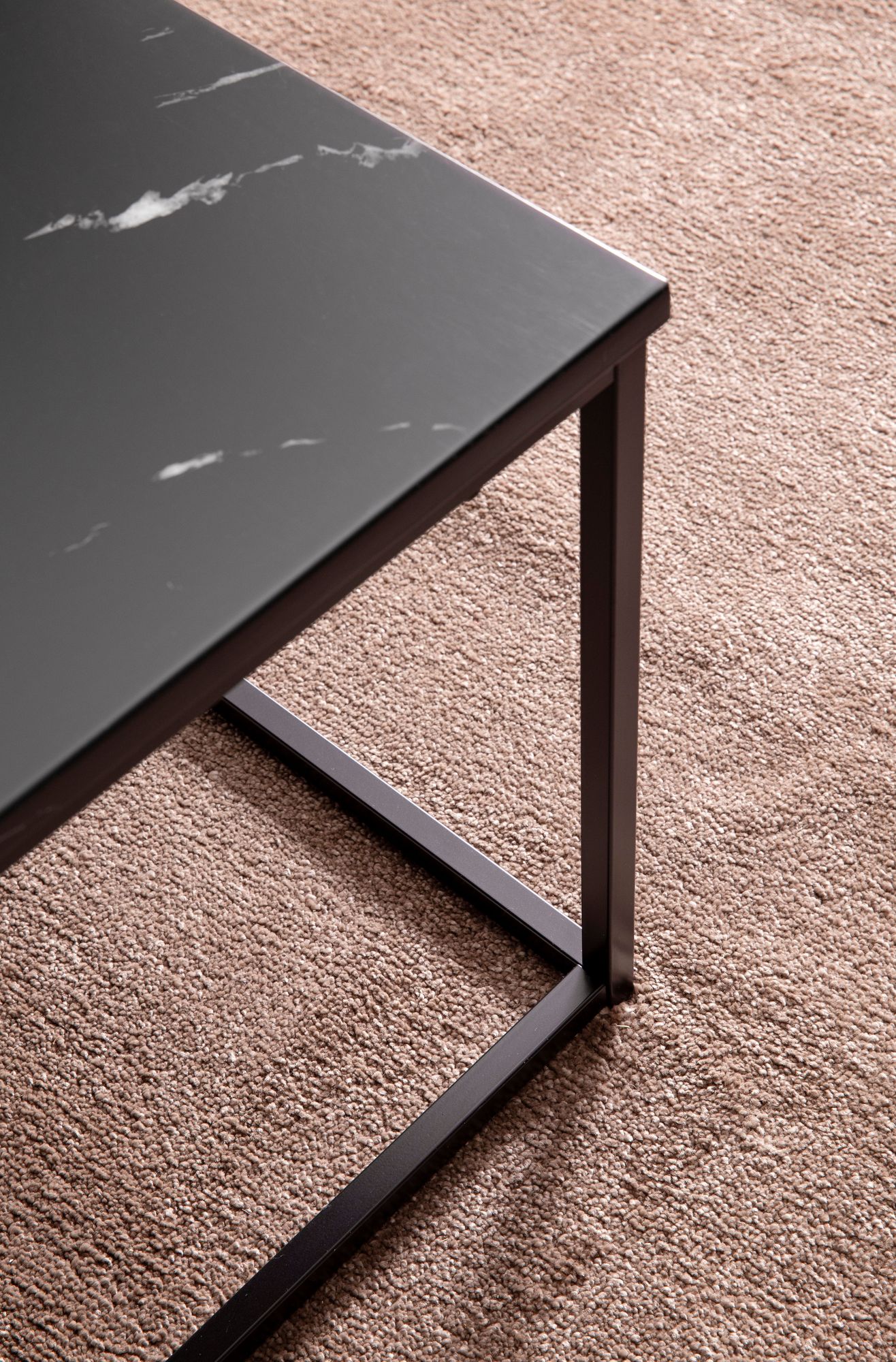 Couchtisch 100 mal 60 mal 40 cm mit Marmor Optik Schwarz Wohnzimmertisch mit Metall Gestell Sofatisch Eckig Tisch Wohnzimmer Beistelltisch