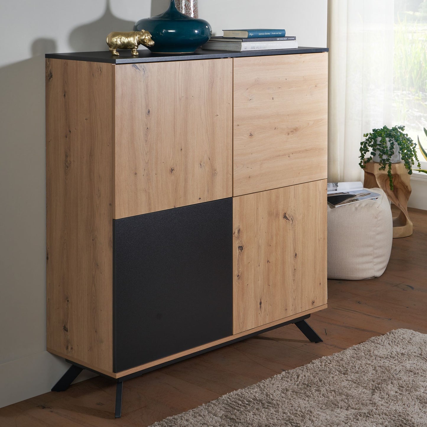 Highboard 110 mal 125 mal 40 cm MDF Sideboard in Eiche Dekor Schwarz Kommode mit 4 Tueren Kommodenschrank Flurschrank Modern Standschrank Anrichte mit Metallbeine