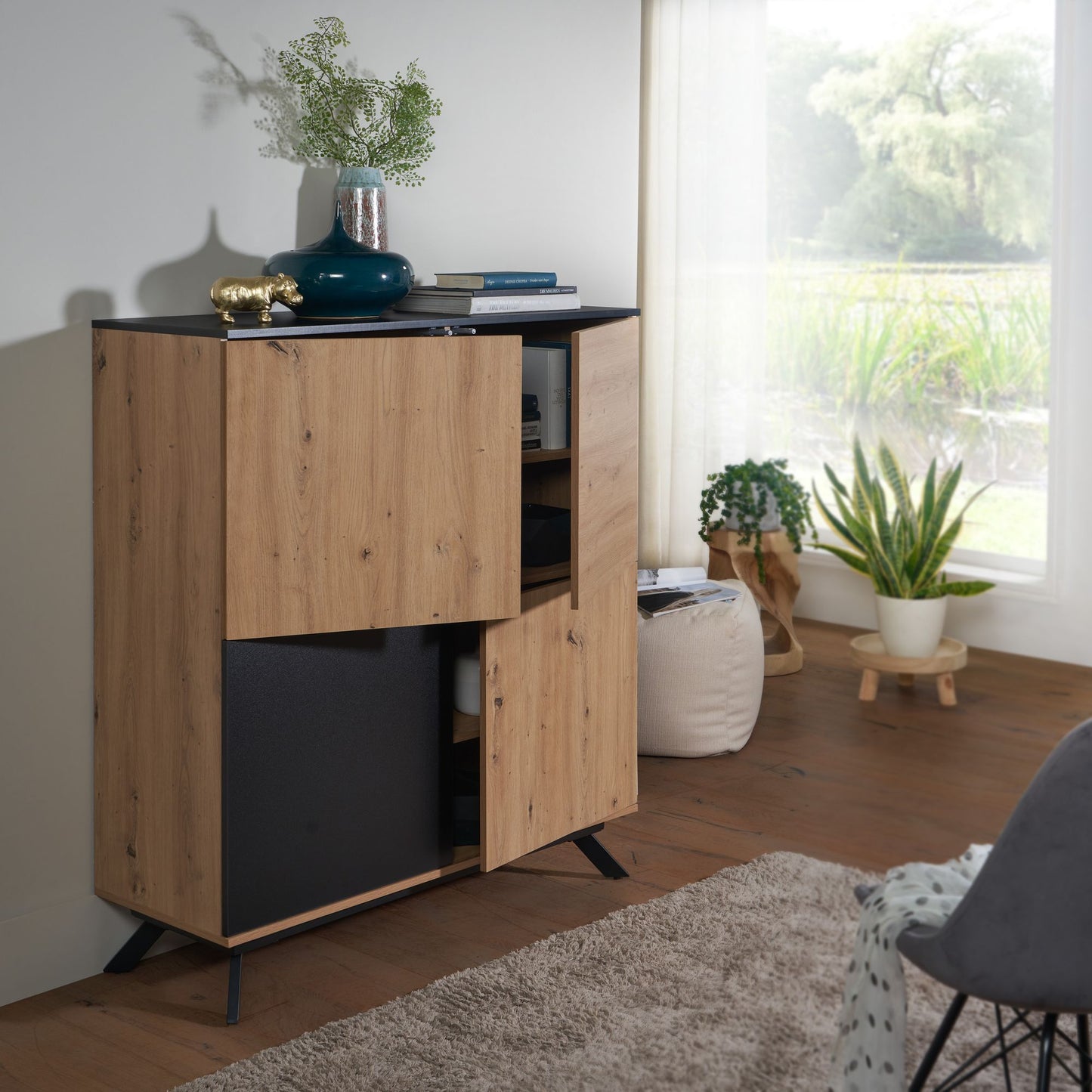 Highboard 110 mal 125 mal 40 cm MDF Sideboard in Eiche Dekor Schwarz Kommode mit 4 Tueren Kommodenschrank Flurschrank Modern Standschrank Anrichte mit Metallbeine