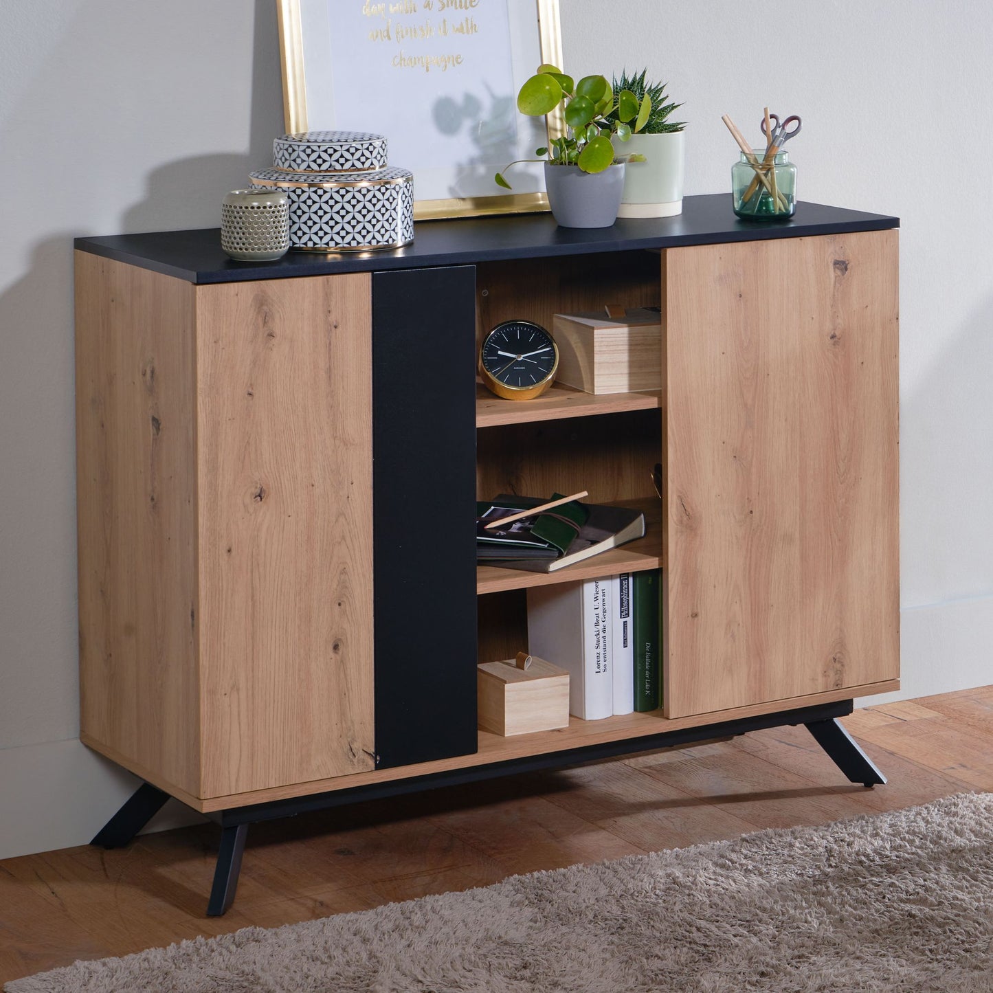 Sideboard 110 mal 87 mal 40 cm MDF Anrichte in Eiche Dekor Schwarz Kommode mit 2 Tueren Kommodenschrank Flurschrank Modern Standschrank Wohnzimmer mit Metallbeine