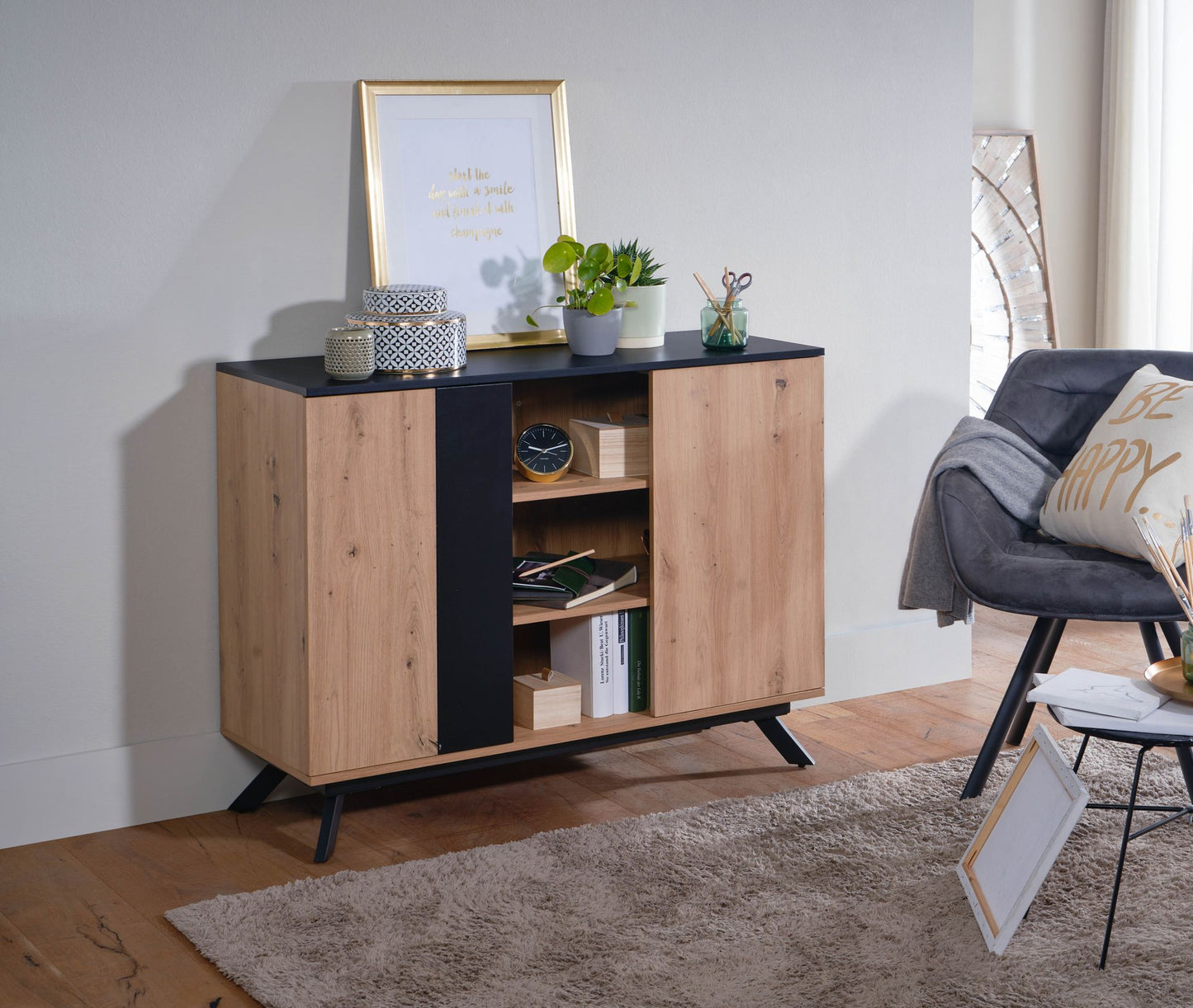 Sideboard 110 mal 87 mal 40 cm MDF Anrichte in Eiche Dekor Schwarz Kommode mit 2 Tueren Kommodenschrank Flurschrank Modern Standschrank Wohnzimmer mit Metallbeine