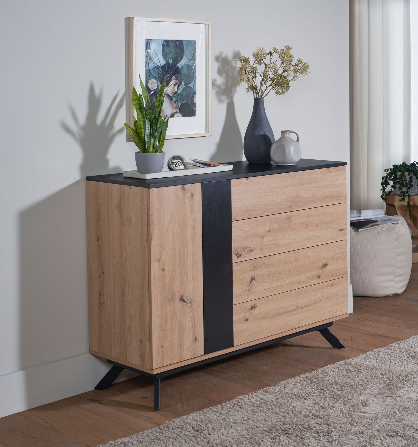 Sideboard 110 mal 87 mal 40 cm MDF Anrichte in Eiche Dekor Schwarz Kommode mit 4 Schubladen Kommodenschrank Flurschrank mit Tuer Modern Standschrank Wohnzimmer mit Metallbeine