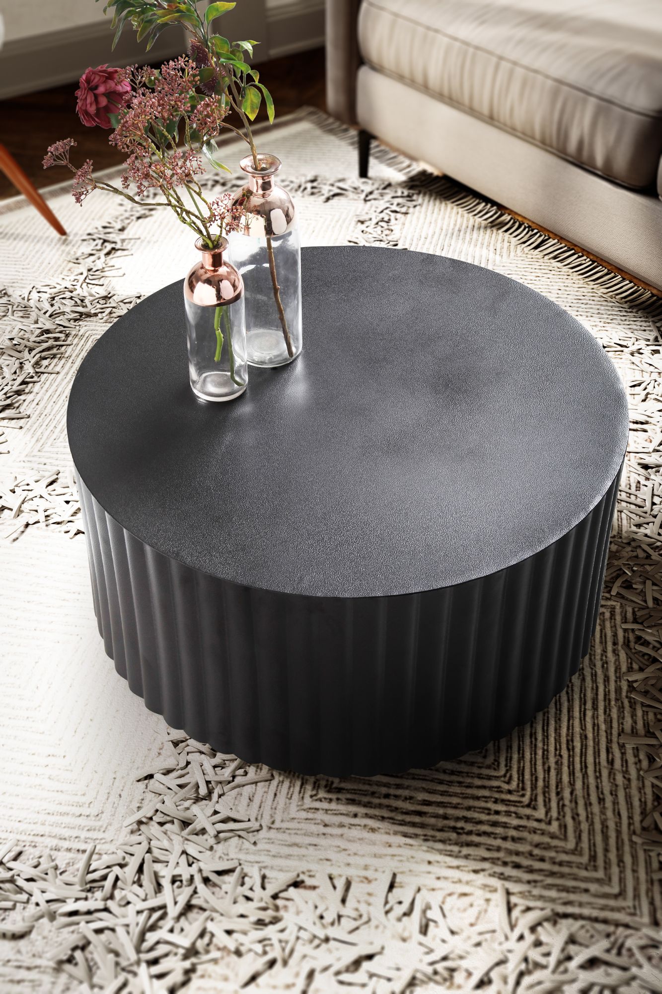 Couchtisch 67 mal 67 mal 31 cm Metall Schwarz Sofatisch Rund Design Wohnzimmertisch mit Wellen Muster Kaffeetisch Eisen in Lamellen Optik Kleiner Tisch Beistelltisch Wohnzimmer Modern