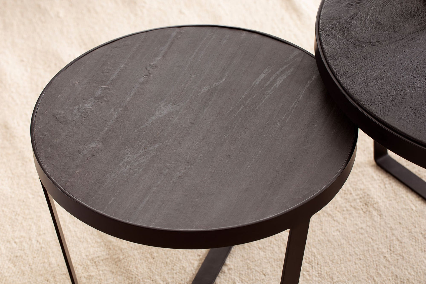 Couchtisch 2er Set Akazie Massivholz Steinoptik Wohnzimmertisch Rund Satztisch mit Metallgestell Kaffeetisch Modern Sofatisch Verschachtelungstisch 2 teilig Schwarz Anthrazit