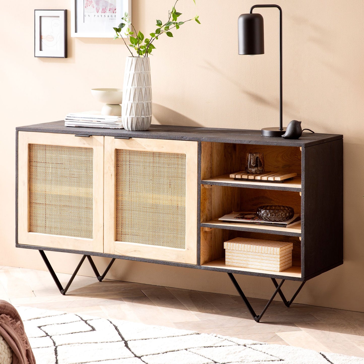 Sideboard 145 mal 75 mal 40 cm Mango Massivholz Rattan Kommode mit 2 Tueren Hoher Kommodenschrank Schwarz Braun Standschrank Wohnzimmer mit Regal Anrichte Rohrgeflecht