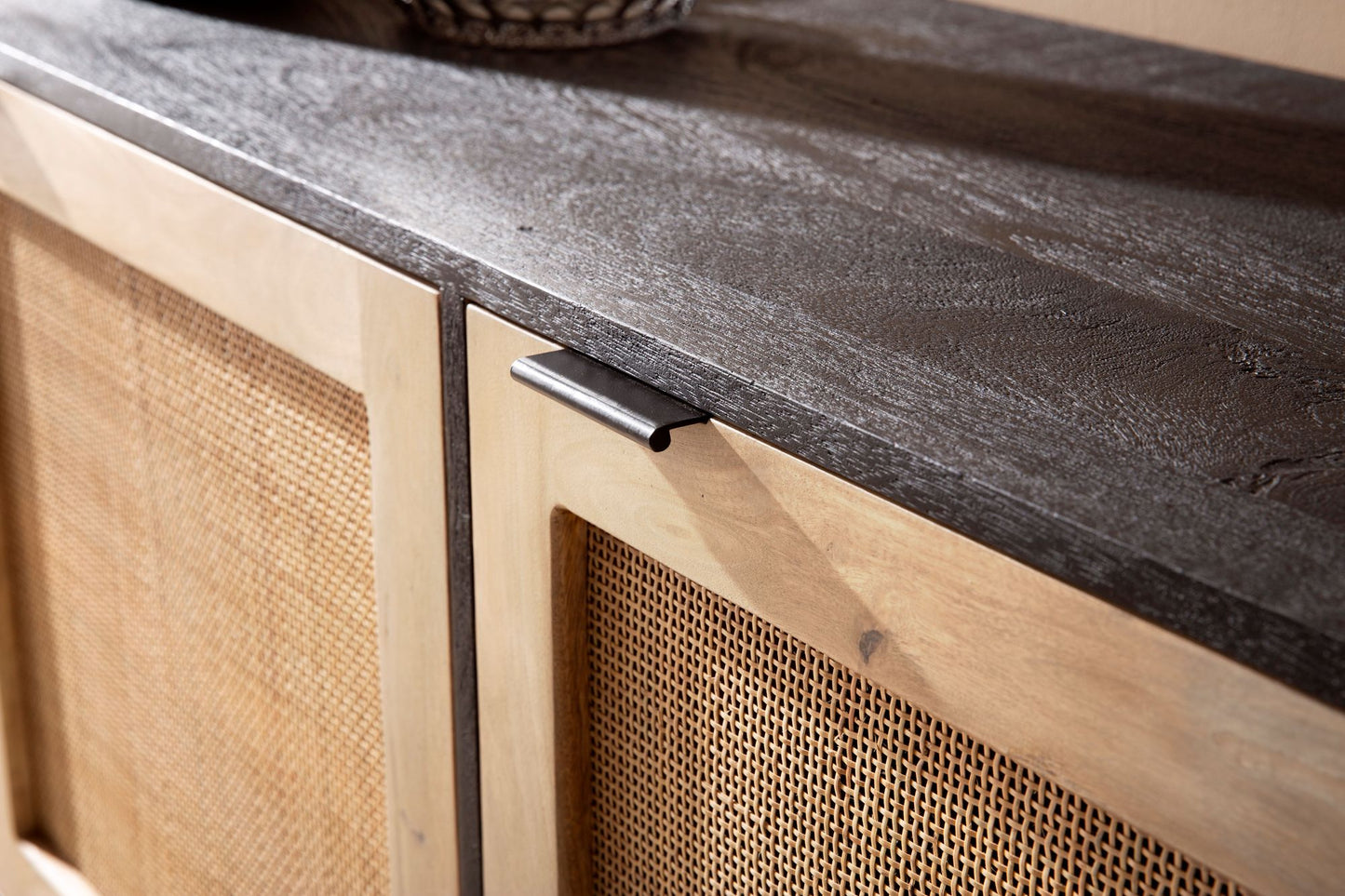 Sideboard 175 mal 75 mal 45 cm Mango Massivholz Rattan Kommode mit 3 Tueren Hoher Kommodenschrank Schwarz Braun Standschrank Wohnzimmer Anrichte Rohrgeflecht