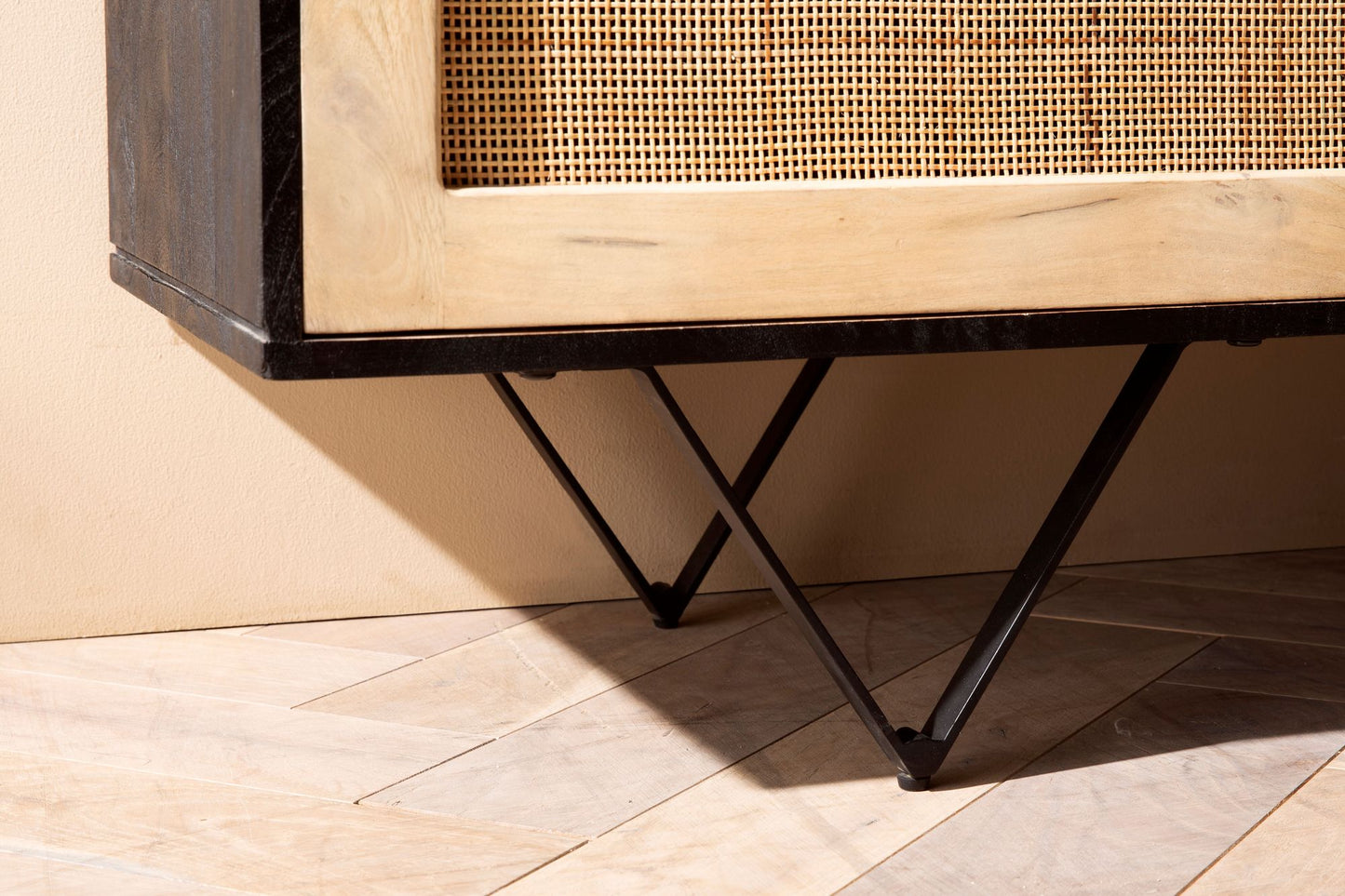 Sideboard 175 mal 75 mal 45 cm Mango Massivholz Rattan Kommode mit 3 Tueren Hoher Kommodenschrank Schwarz Braun Standschrank Wohnzimmer Anrichte Rohrgeflecht