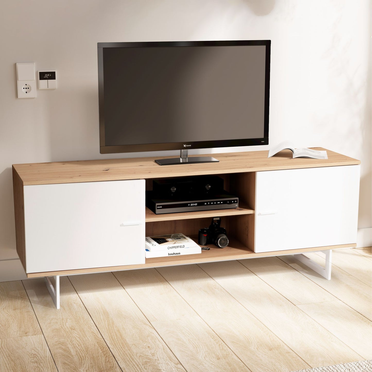 Lowboard Eiche Dekor Weiss 150 mal 55 mal 40 cm TV Kommode Modern Design TV Schrank Hoch Fernsehtisch Fernsehschrank mit zwei Tueren Fernsehkommode Wohnzimmer