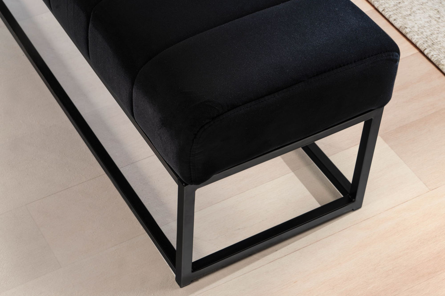 Sitzbank Samt Schwarz 108 mal 40 mal 40 cm Flur Polsterbank mit Metallgestell Design Bettbank Schlafzimmer Gesteppt Flurbank Garderobenbank Modern